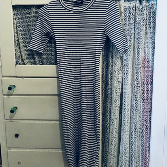 Blue and white striped body hugging dress - Picture 2 of 8